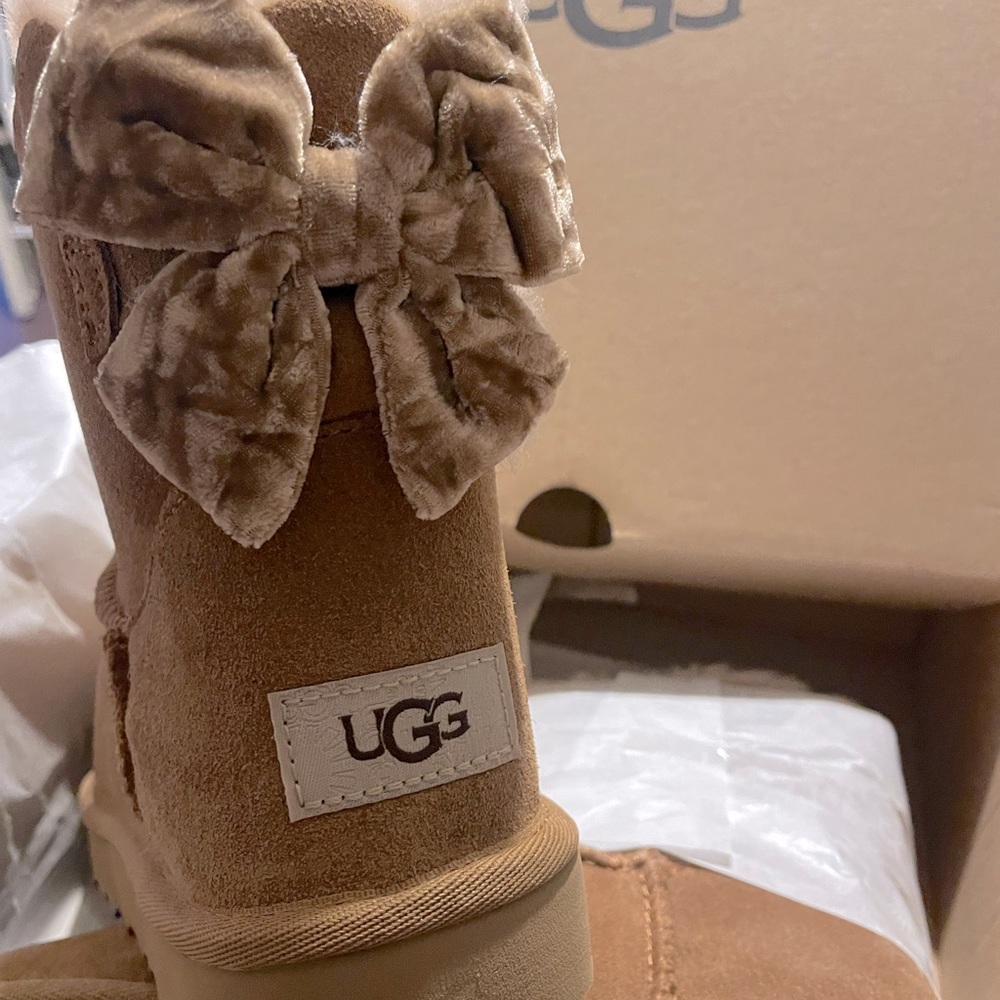 Ugg mini Bailey Bow Crushed Velvet boot